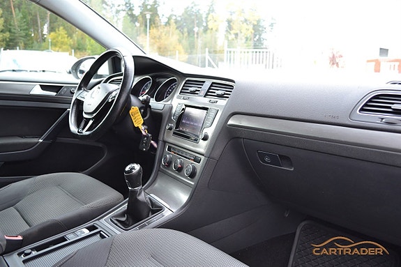 Volkswagen Golf VII 10 of 19
