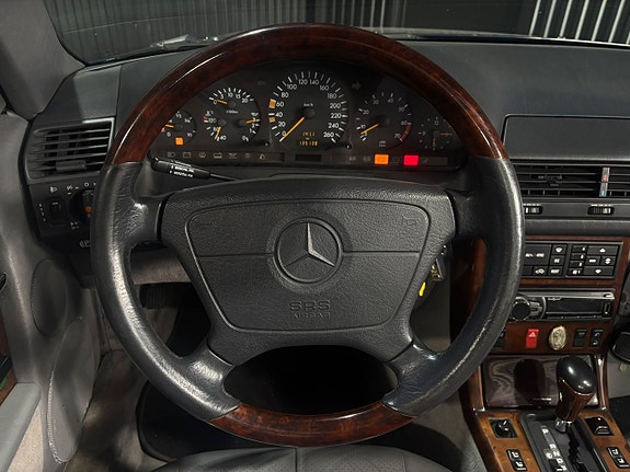 Mercedes-Benz SL500 13 of 19