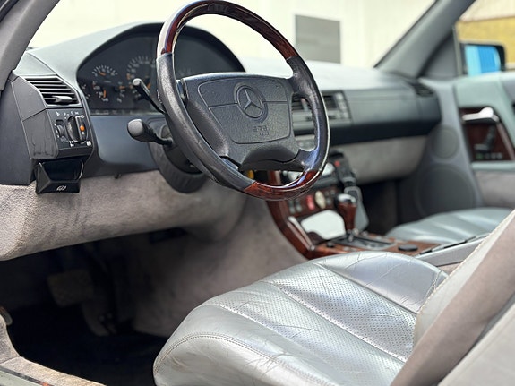 Mercedes-Benz SL500 12 of 18