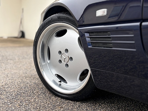 Mercedes-Benz SL500 6 of 18