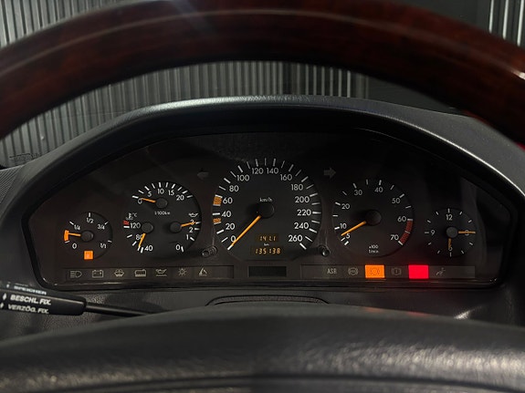 Mercedes-Benz SL500 15 of 19