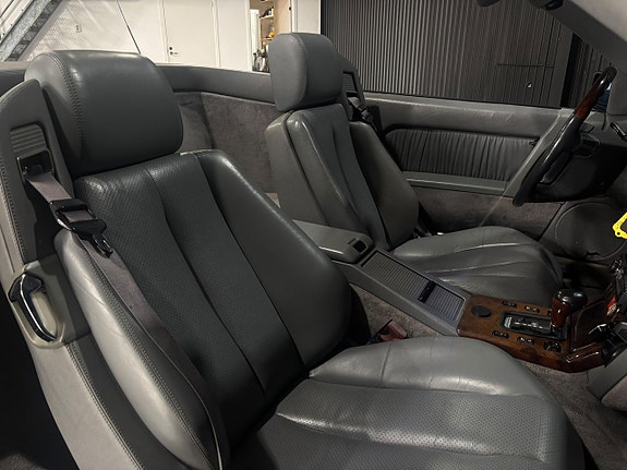 Mercedes-Benz SL500 17 of 19