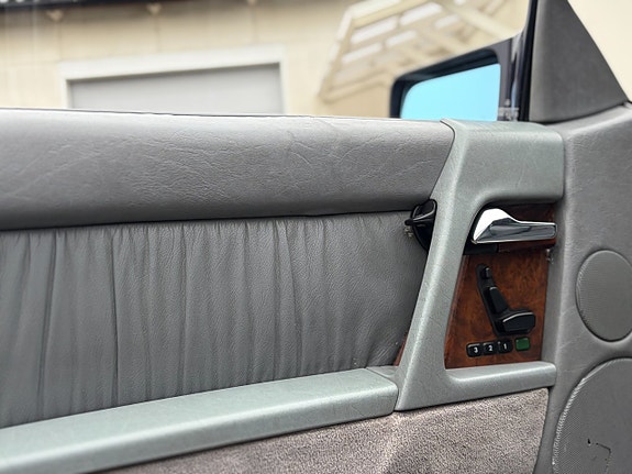 Mercedes-Benz SL500 16 of 18