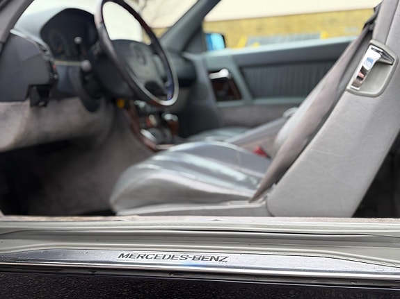 Mercedes-Benz SL500 11 of 18