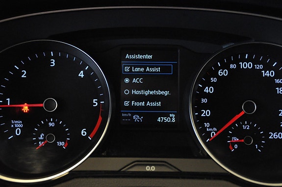 Volkswagen Passat 17 of 25