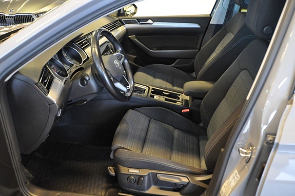 Volkswagen Passat 7 of 25