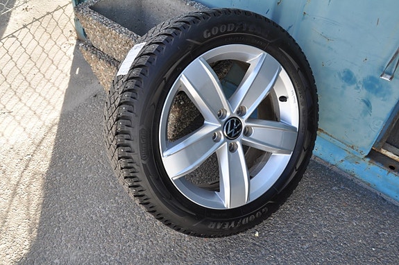 Volkswagen Passat 24 of 25