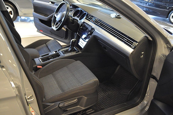 Volkswagen Passat 18 of 25