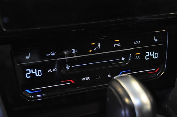 Volkswagen Passat 13 of 25