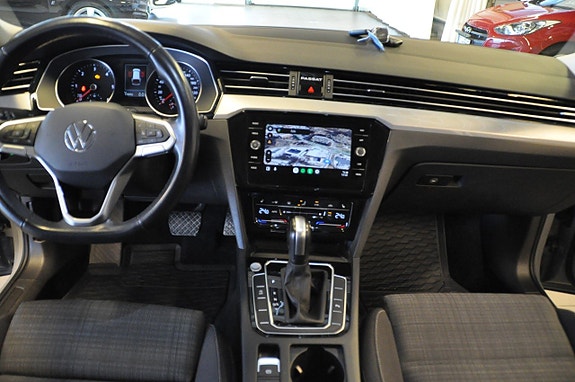 Volkswagen Passat 6 of 25