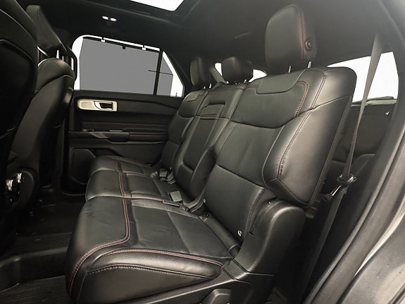 Ford Explorer 25 of 30