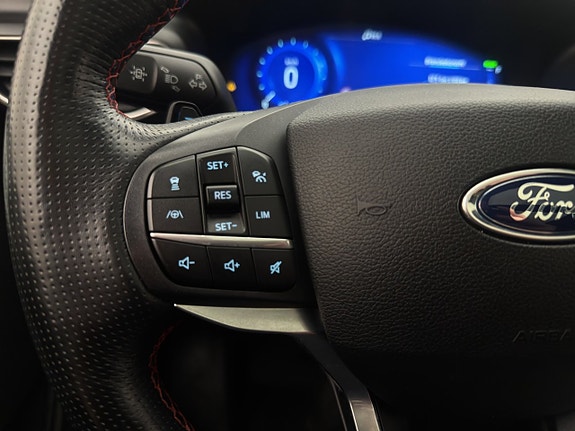 Ford Explorer 14 of 30