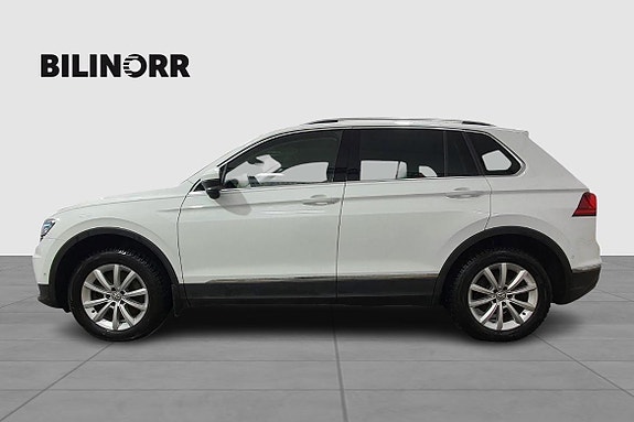 Volkswagen Tiguan 2 of 5