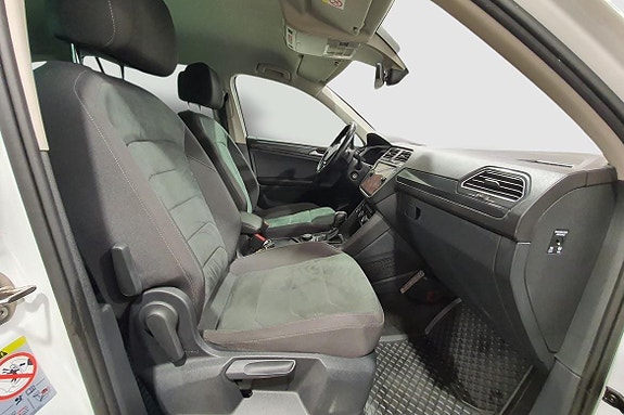 Volkswagen Tiguan 18 of 23