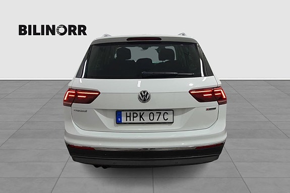 Volkswagen Tiguan 4 of 5