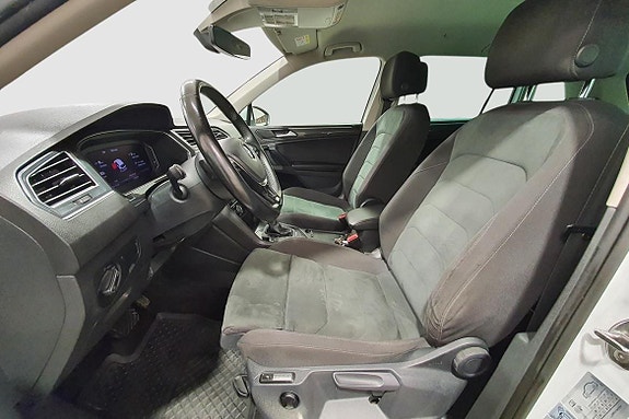 Volkswagen Tiguan 16 of 23