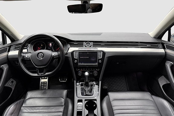 Volkswagen Passat Alltrack 11 of 15