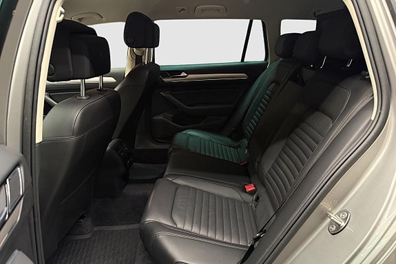 Volkswagen Passat Alltrack 12 of 15
