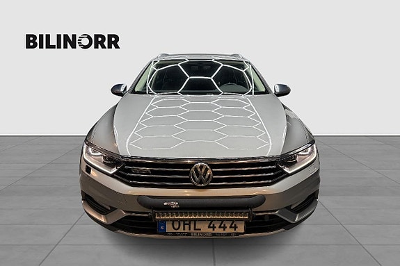 Volkswagen Passat Alltrack 7 of 15