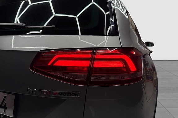 Volkswagen Passat Alltrack 10 of 15