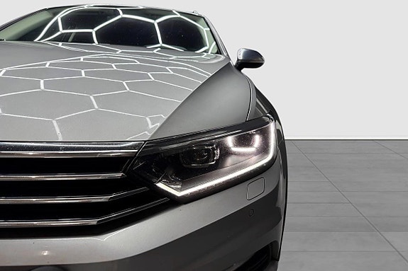 Volkswagen Passat Alltrack 9 of 15