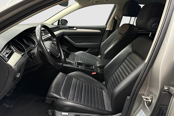 Volkswagen Passat Alltrack 13 of 15