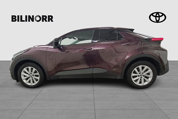 Toyota C-HR 2 of 5