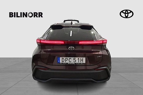 Toyota C-HR 4 of 5