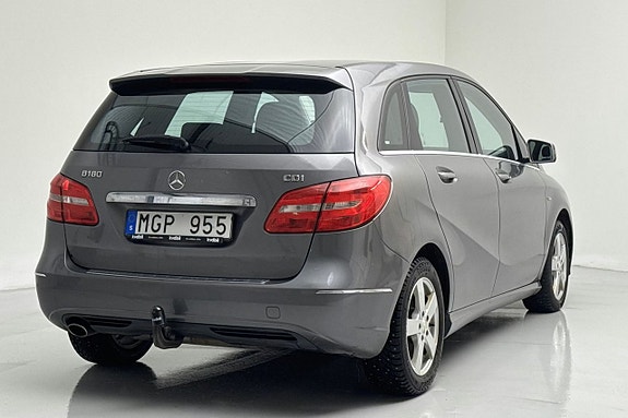 Mercedes-Benz B180 4 of 5