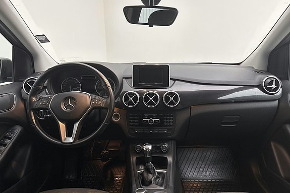 Mercedes-Benz B180 3 of 5