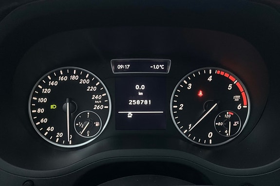 Mercedes-Benz B180 9 of 11