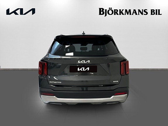 Kia Sorento 5 of 17