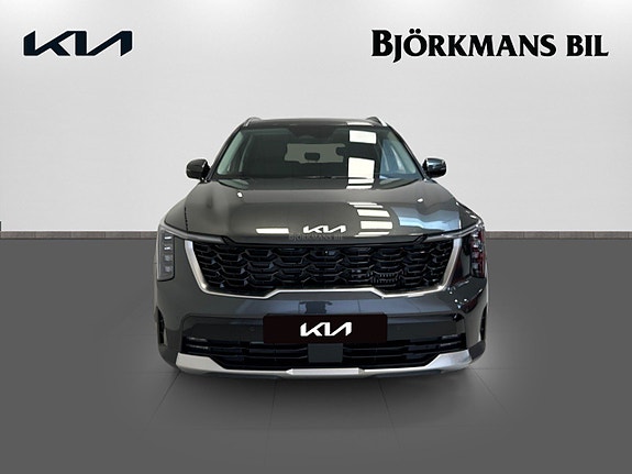 Kia Sorento 2 of 17