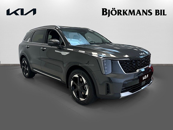 Kia Sorento 3 of 17