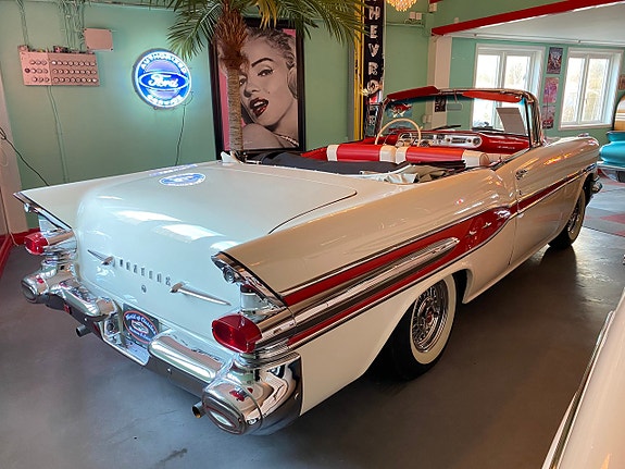 Pontiac Laurentian 2 of 19