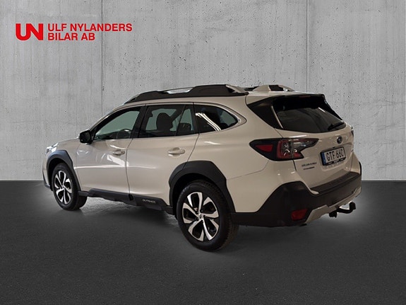 Subaru Outback 2 of 5