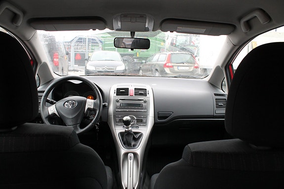 Toyota Auris 9 of 9