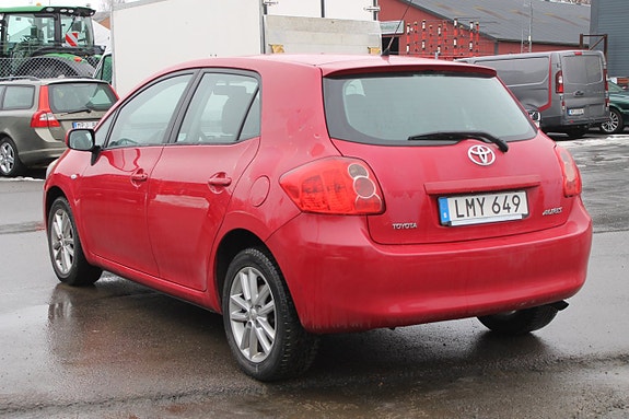 Toyota Auris 4 of 9