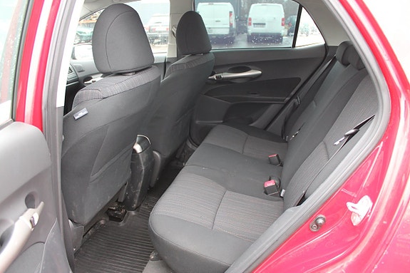 Toyota Auris 8 of 9