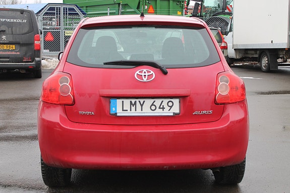Toyota Auris 5 of 9