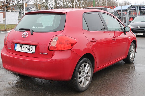 Toyota Auris 6 of 9