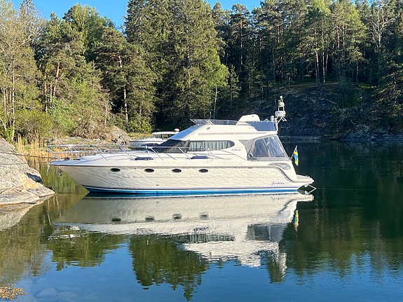 Forbina 40 FLY, 2x Volvo Penta KAD-44, full teak 4 of 5
