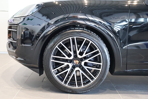 Porsche Cayenne 4 of 10