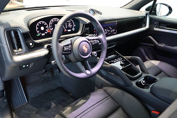 Porsche Cayenne 5 of 10