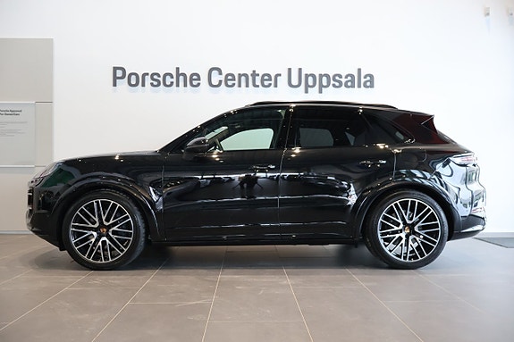 Porsche Cayenne 2 of 10