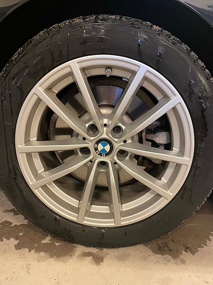 BMW 330e 3 of 5