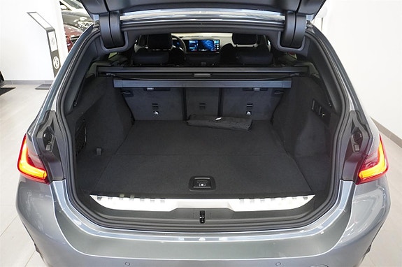 BMW 330e 21 of 22