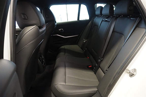 BMW 320d 28 of 28