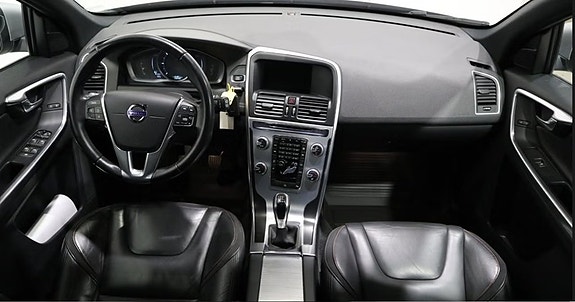 Volvo XC60 3 of 5