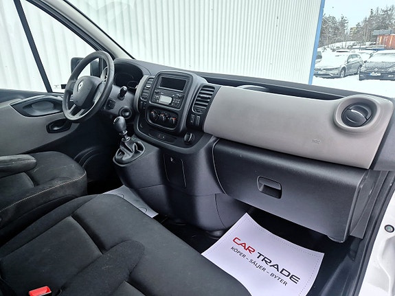 Renault Trafic 24 of 26